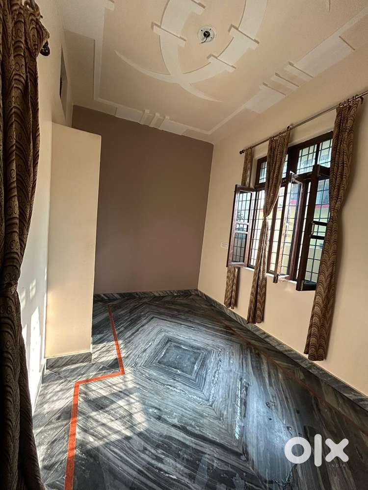 2 room set available for rent