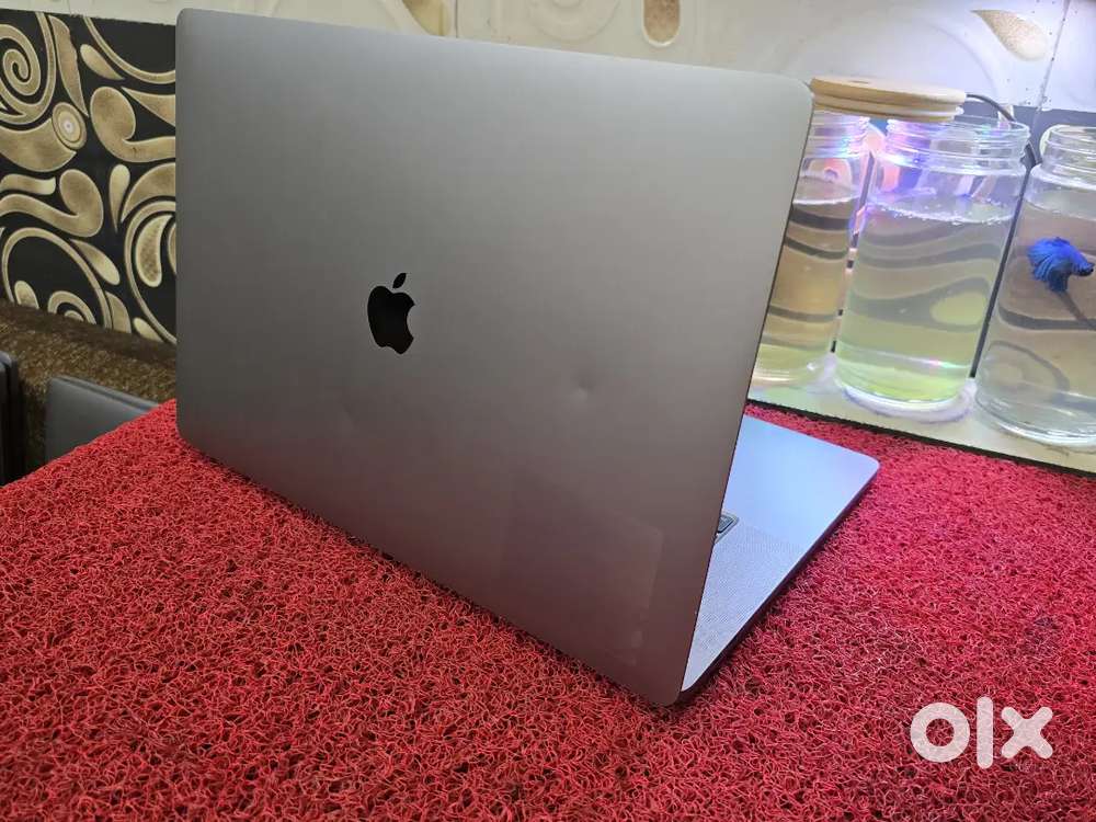 Apple Macbook Pro 2020 i7 16gb 512gb 5.5gb Graphics 16inch Retina