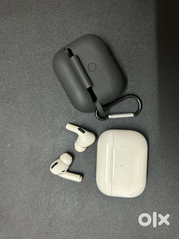 Apple AirPods Pro with Noise Cancellation + Bill + Extras