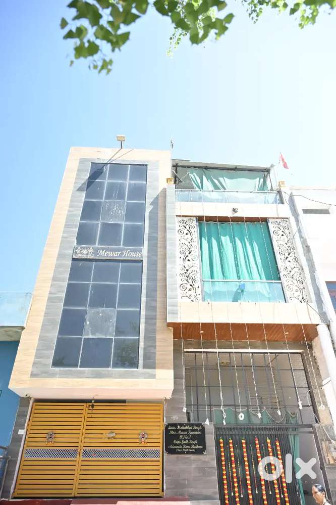 Room with attached latbath