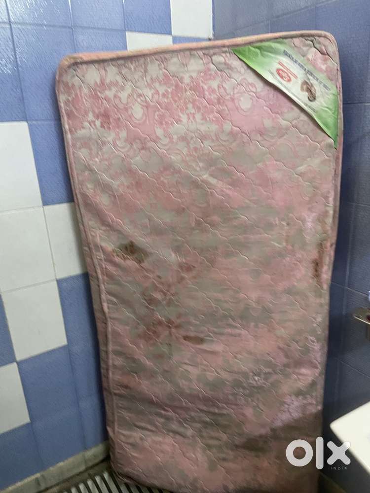 2pcs of 4inch mattress for double bed