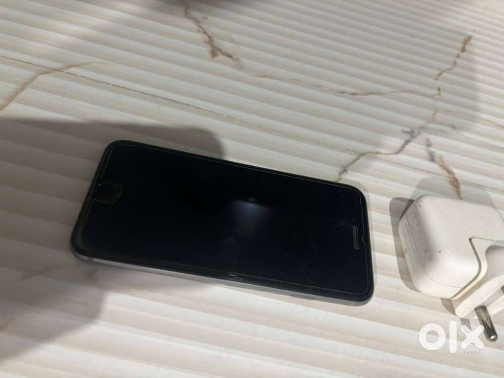 Iphone 6 with battery percentage of above 90