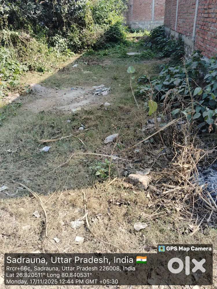 Alambagh near by para thana jaipuriya school Ready to move plot