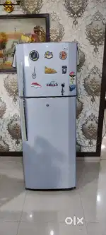 LG refrigerator 270lfor sale 5 yes old double door silver grey
