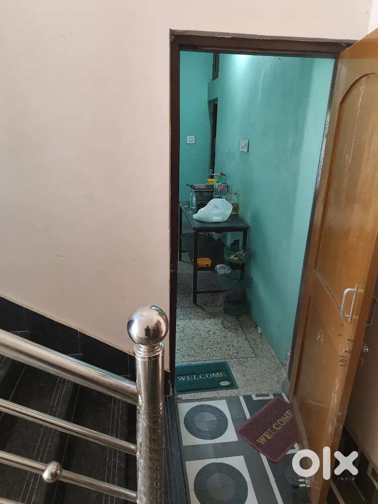 1Room set for rent in Mahanadi vihar, plot no 1272