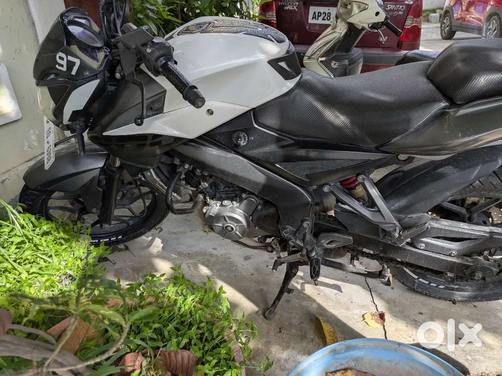 Pulsar 200ns with new tires and battery