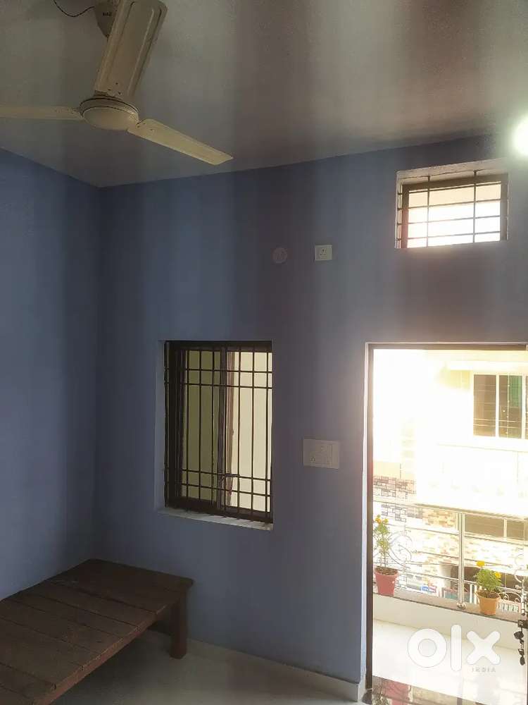 Single room available for rent for students or Batchelor.