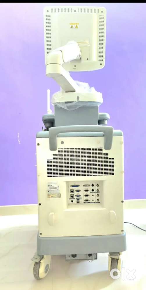Mindray ultrasound scanning machine with 3 probes , UPS and batteries