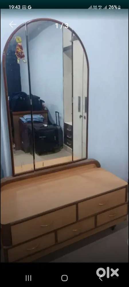 Dressing table with side piece