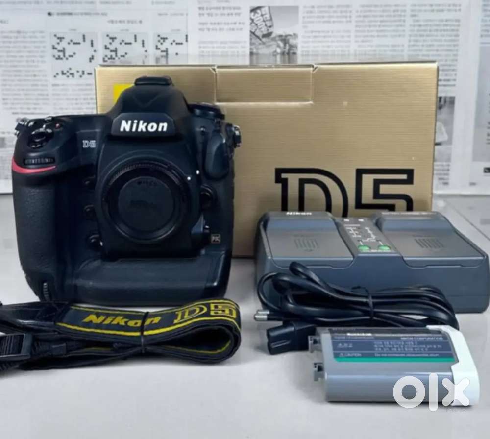 Nikon D5 Camera 20.8mp set w 2199 Shutter count