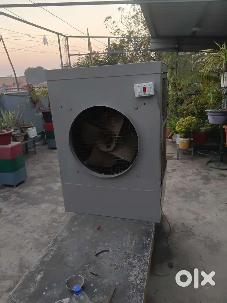 Window  4 saal puranacooler bechna hai