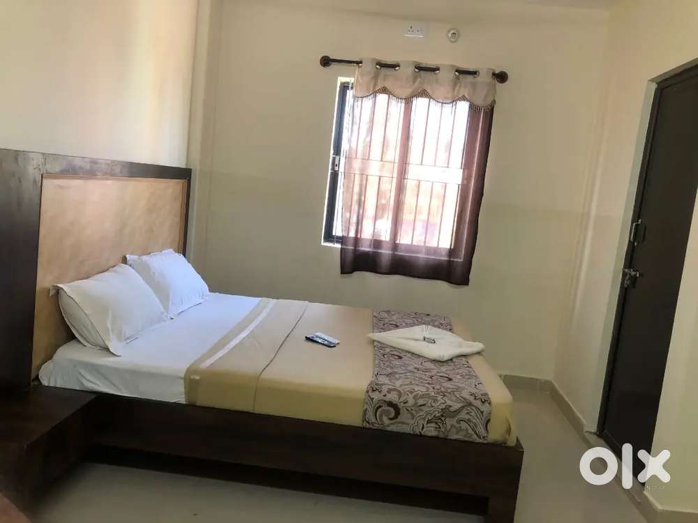 होटल में काम करने के लिए लड़का चाहिए