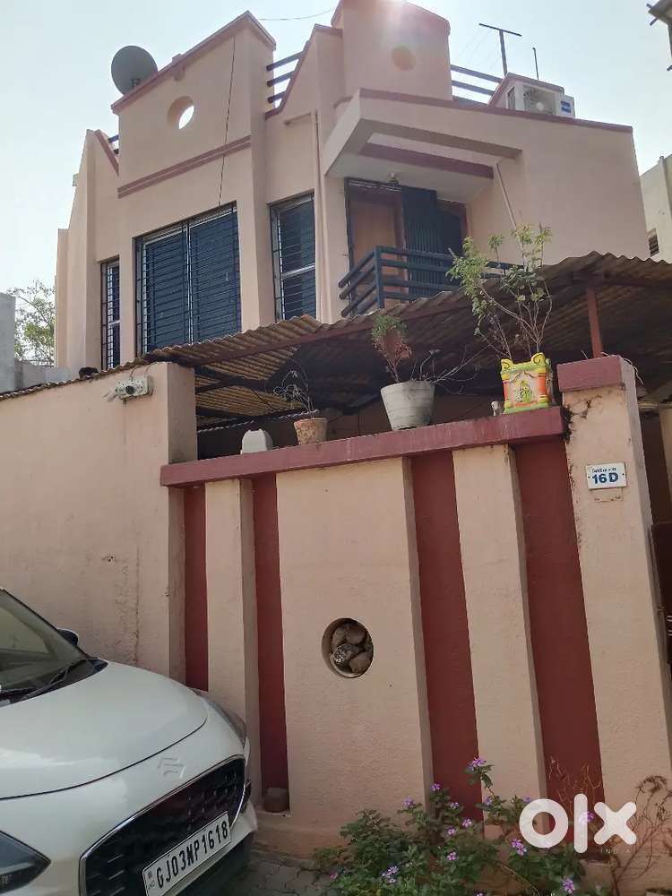 Ghar saru che 3 room che ek hichko pan che ane terrace che solar che