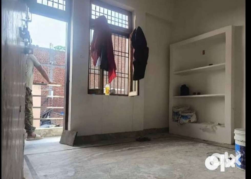 Single, two & 3 room ser alao available with personal kitchen hai wash