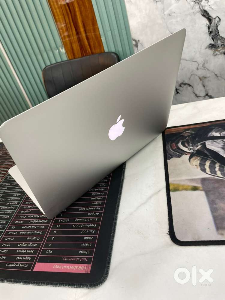 Apple MacBook i5