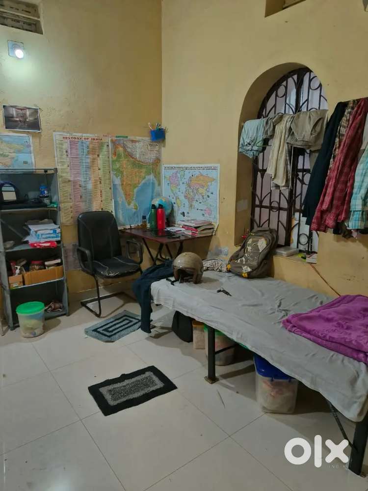 One roommate required