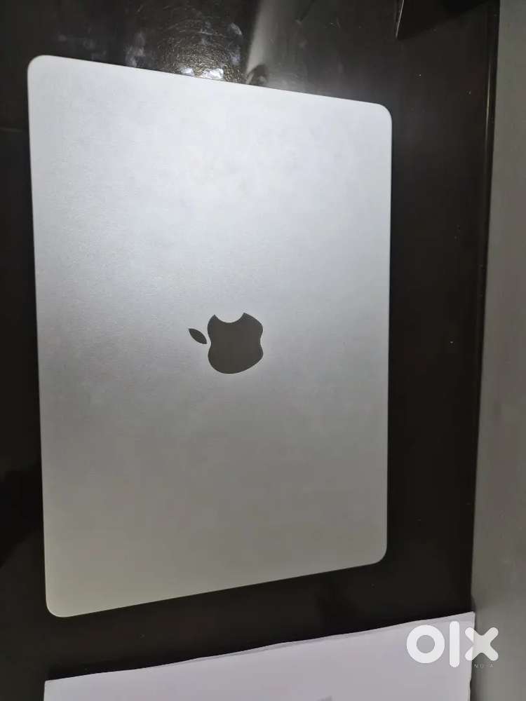 Apple MacBook Air M2 2022 model