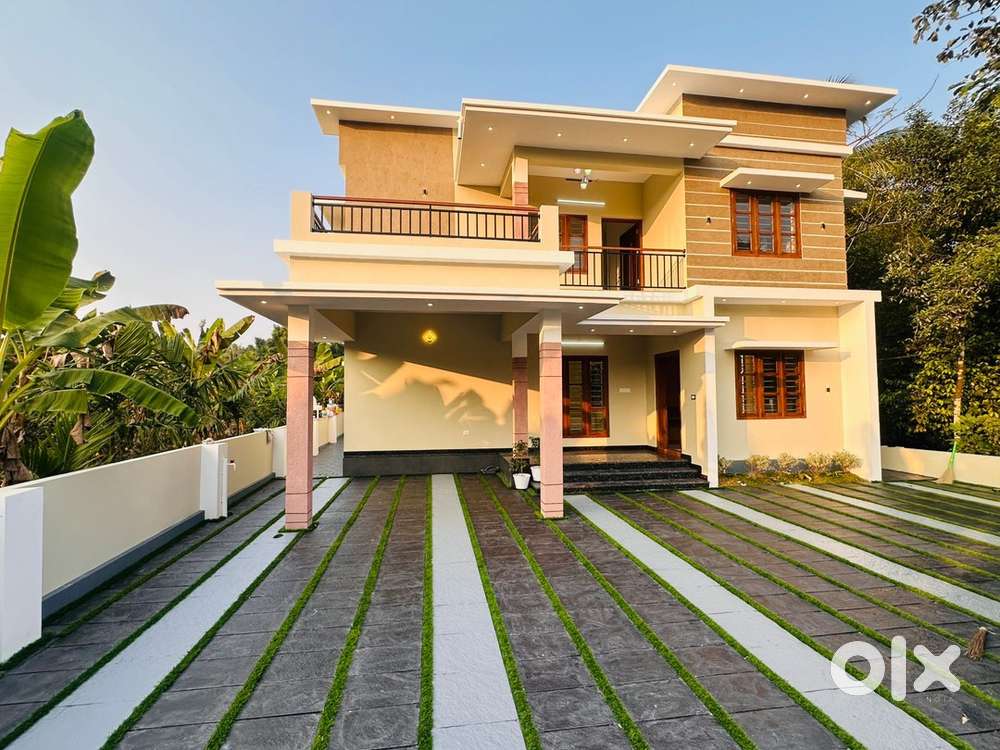6 cent 1650 sqft 4 BHK attached Aluva Perumbavoor road Ponjassery