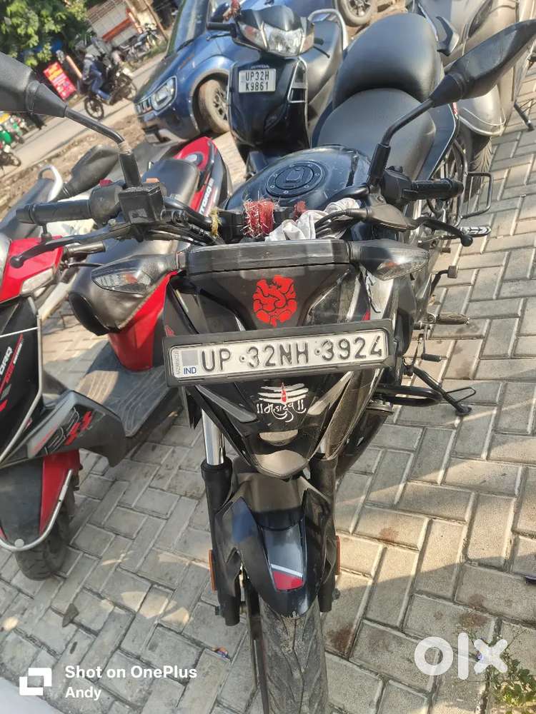 Bike ek achha milage deti h aur kisi bhi prakar ki koi kami ni h