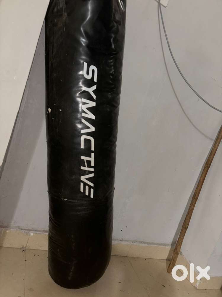 Proffesional punching bag with durable material and performance driven
