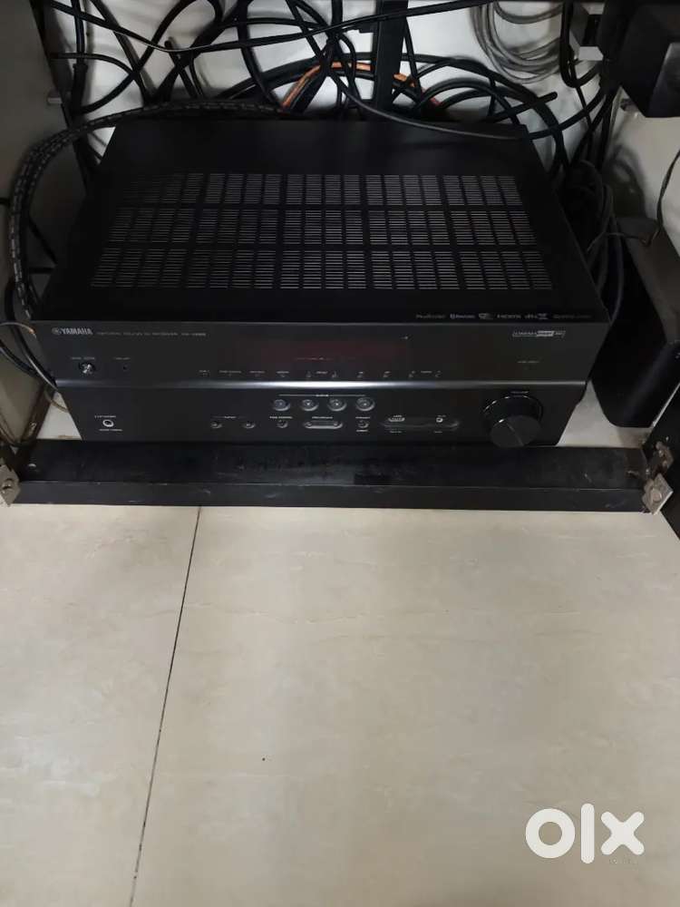 Yamaha AVR 685