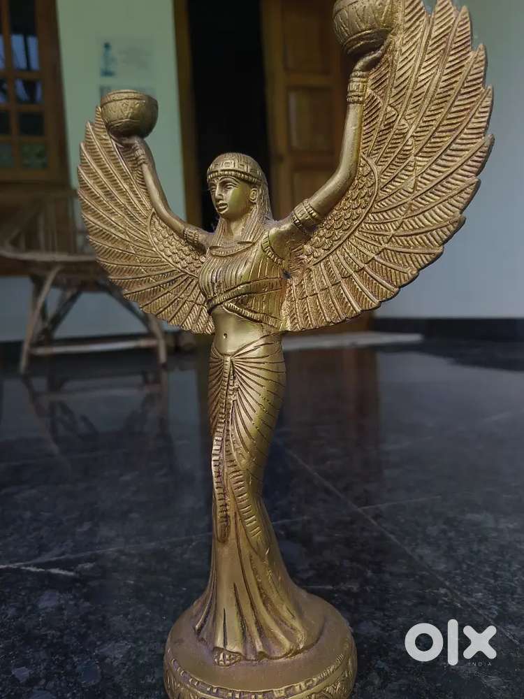 Statue of Isis