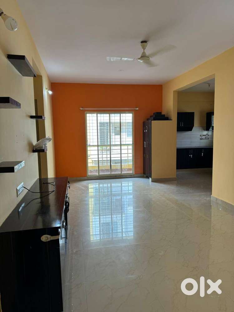 2 BHK Semi-Furnished Apartment for Lease in Koramangala – East Facing