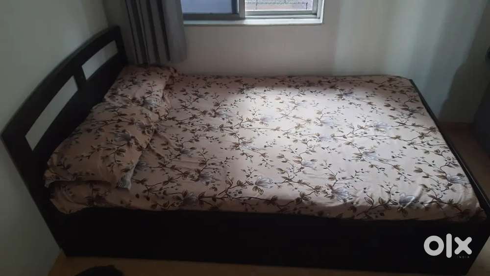 Double bed with mat