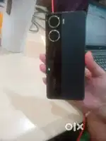 Vivov29e sell Rs 15000 used 1 yr ago