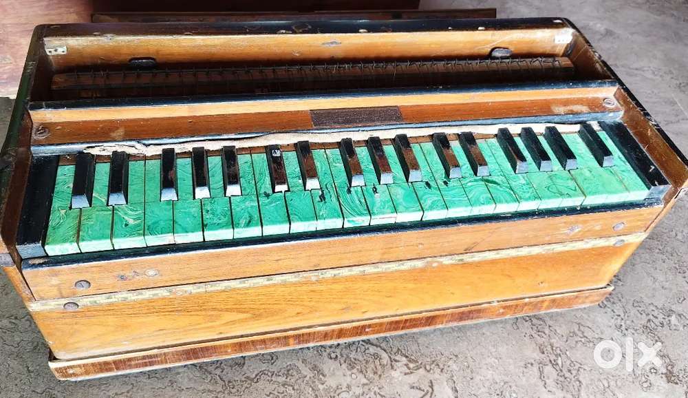 Antique Harmonium