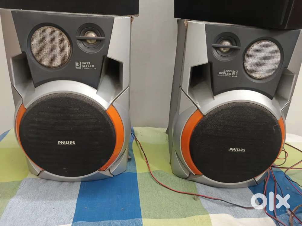 Two Philips Bass reflex 3way speakers system  with inbuilt tweeter