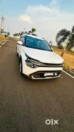 Kia Carens 2023 Petrol Well Maintained