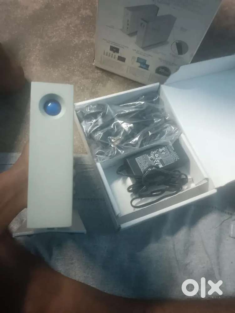 LaCie d2 Thunderbolt 2 USB 3.0 4TB Professional Desk