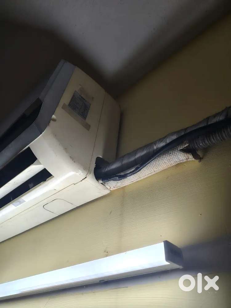 Well-Maintained 1.5 Ton Split AC – 4 Years Old   Great Condition