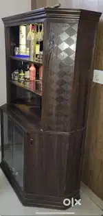 Bar and crockery unit