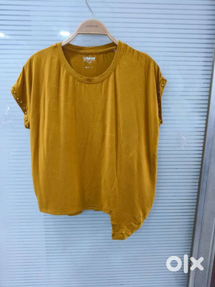 Ladies Branded Western Top 2000 Pieces Available.