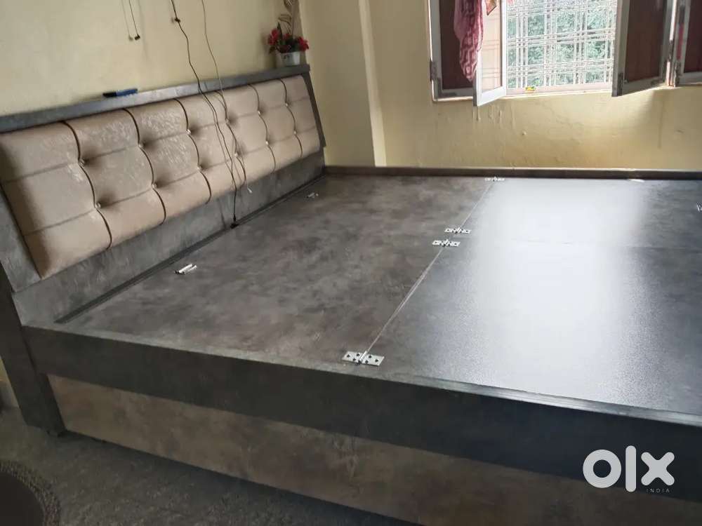 Deevan double bed