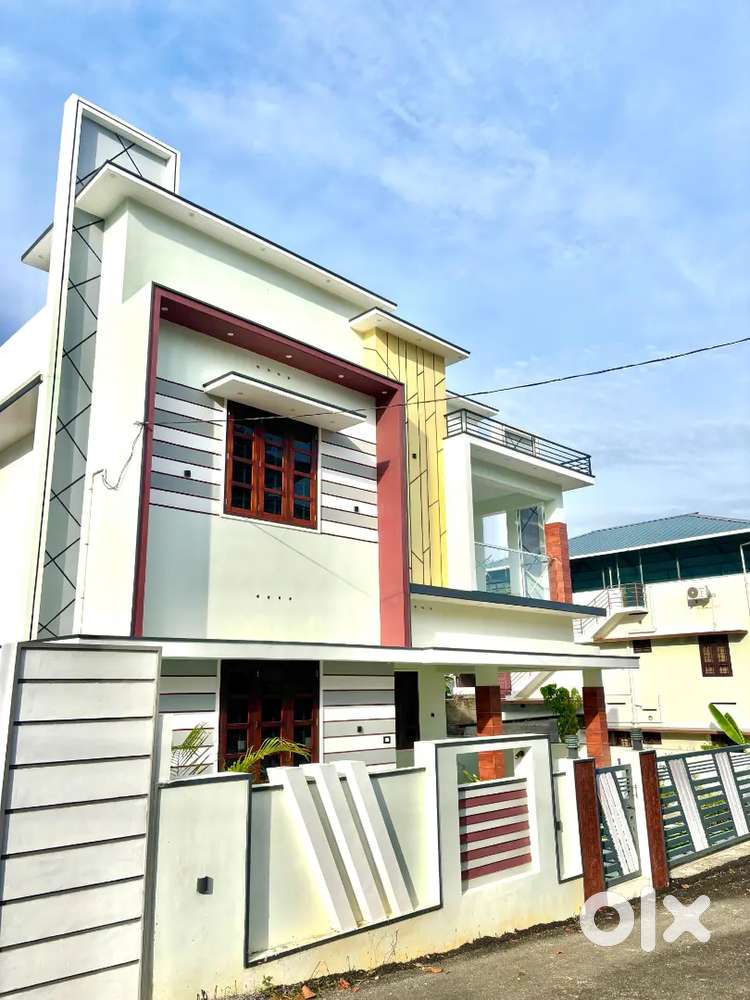 Budget luxury house for sale in thachottukavu road side  5 bhk