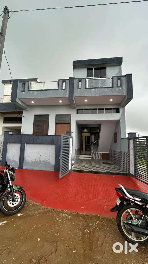 : 20*50=111 Gaj  2bhk