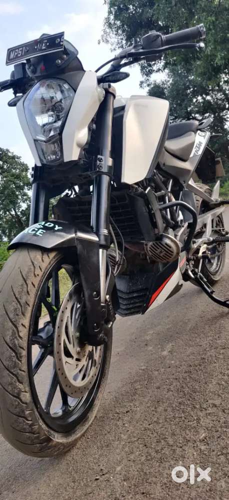 Duke 200 arjent bechna hai