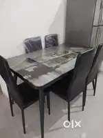 5 seater Glass Dining table, new condition