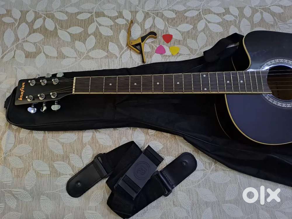 Guitar with excellent condition with guitar bag cover,pics,capo,strap.