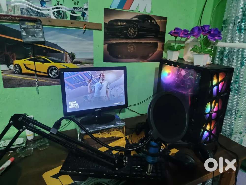 Gaming pc with microphone