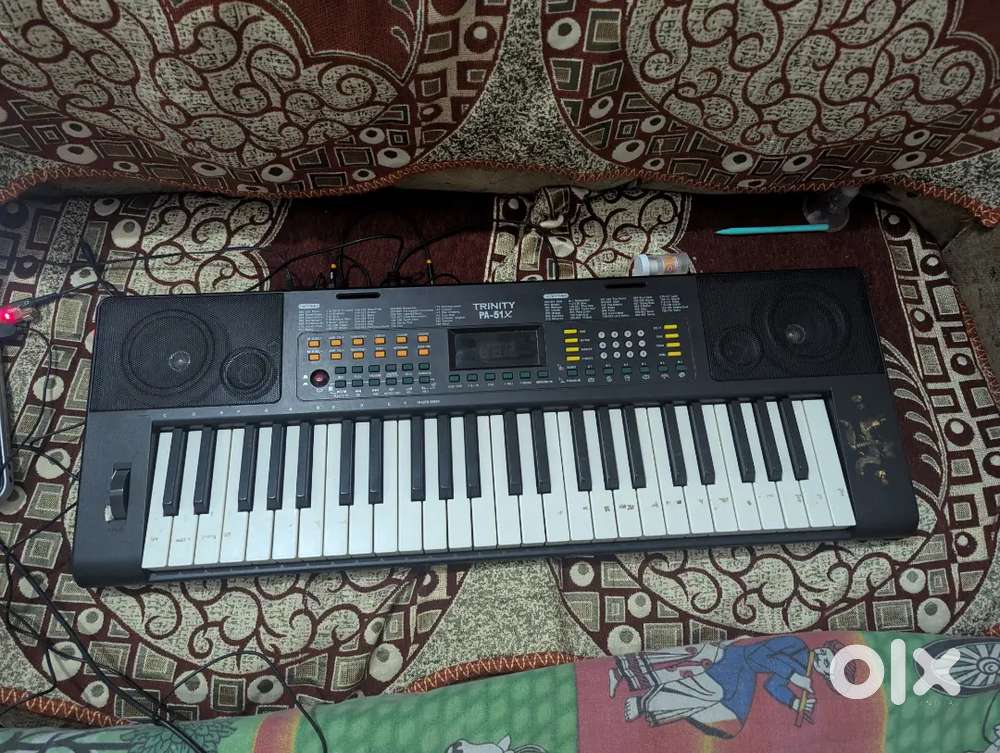 Music keyboard