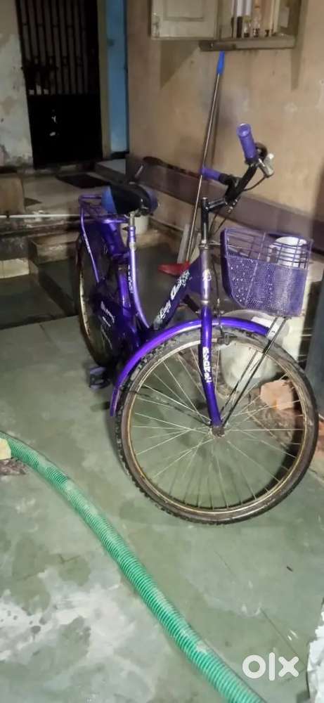 Lady's cycle of Avon brand