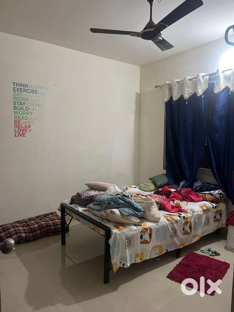 One room available in a 3bhk flat