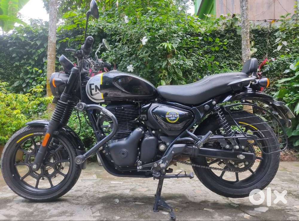 Royal Enfield Hunter (Rebel Black)