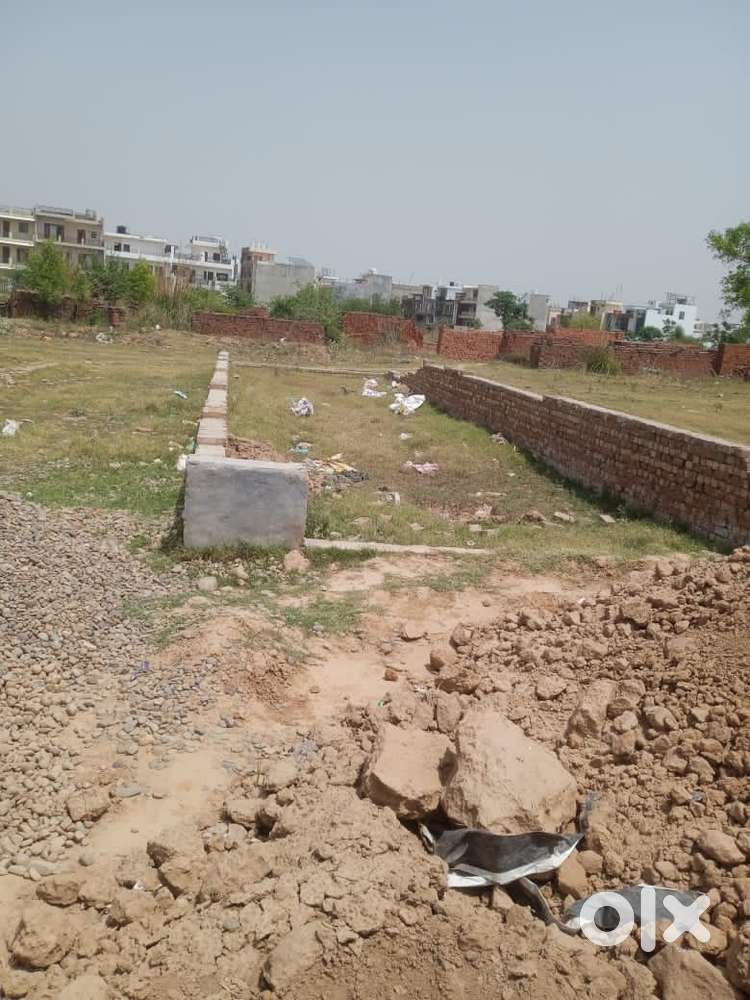 Showroom site at prime location for sale