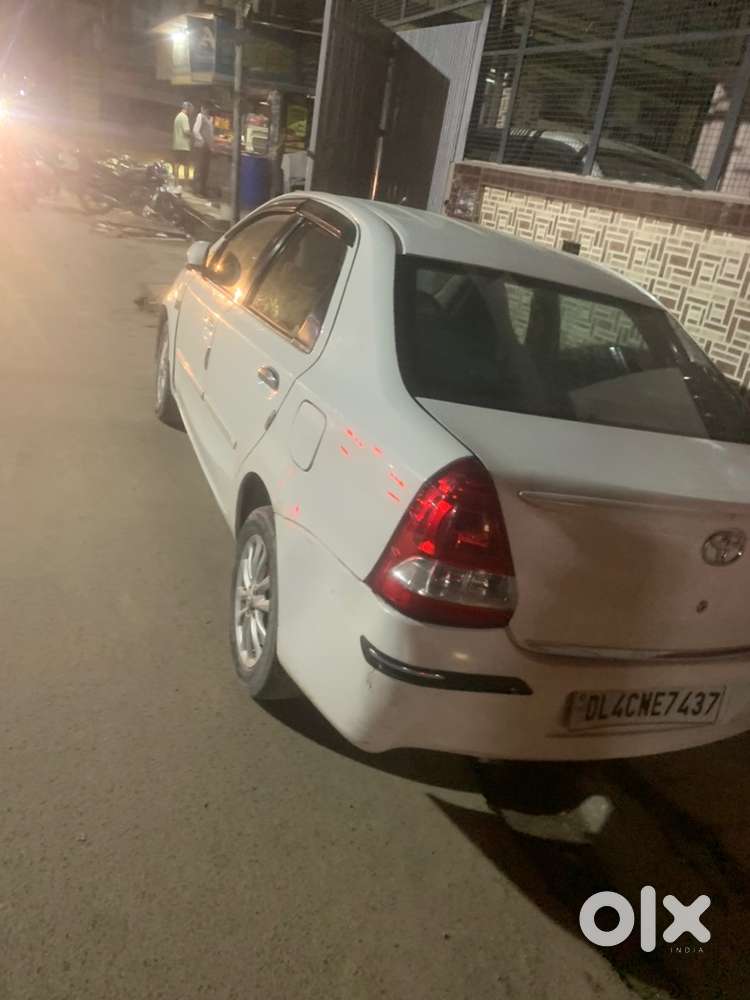 Toyota Etios 2011 Petrol 10000 Km Driven top model geven alloy wheels