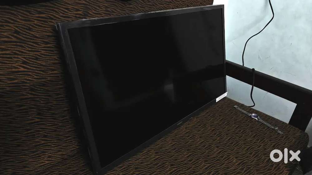 SAMSUNG 32 INCH LED SMART TV WITH OUT REMOTE